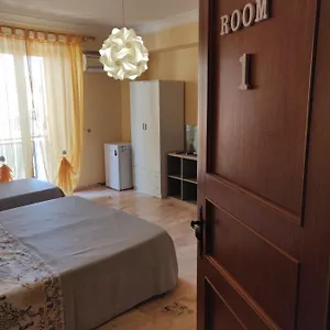 Casa Vittoria , Santo Stefano di Camastra Italia
